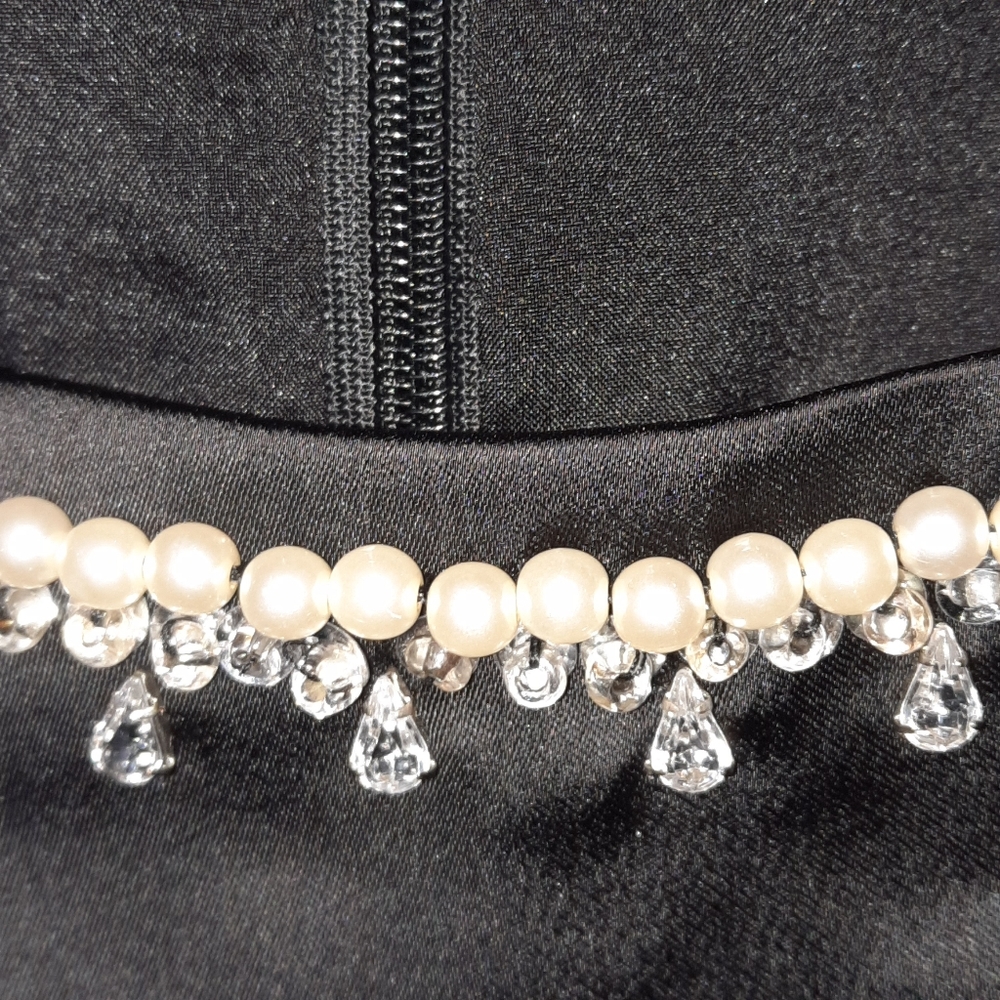 NIPÓN Satin Sheath Dress Pearl Rhinestone Collar LBD Sophisticate Black 14 - Picture 2 of 5